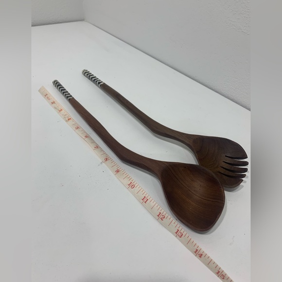 Olive Wood Salad Serving Spoons Hand-carved wavy Black & white handles Pair - Picture 6 of 7